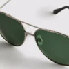 Óculos de sol estilo aviador com lentes coloridas