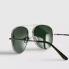 Óculos de sol estilo aviador com lentes coloridas
