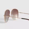 Óculos de sol estilo aviador com lentes coloridas