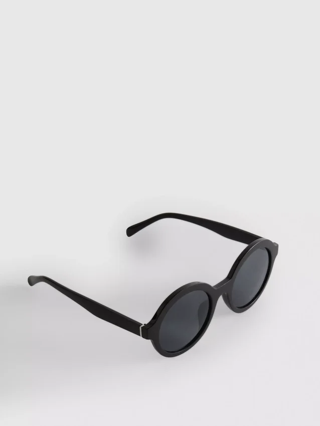 Óculos de sol redondos com lentes coloridas