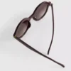 Óculos de sol redondos com lentes coloridas