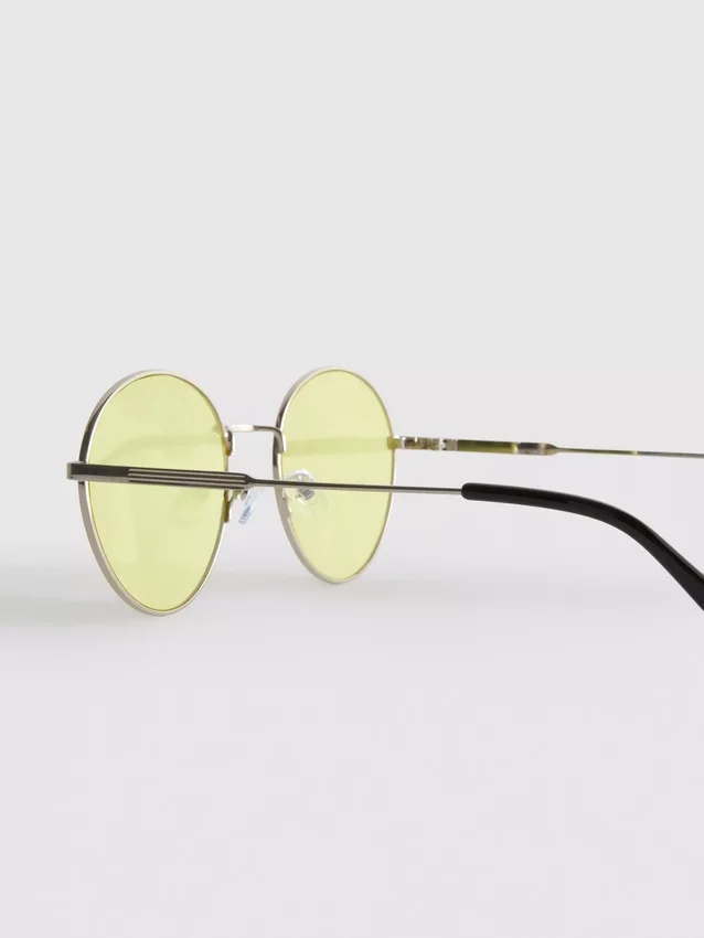 Óculos de sol redondos de metal com lentes coloridas