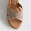 Espadrilhas de cunha com enfeites