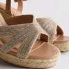 Espadrilhas de cunha com enfeites