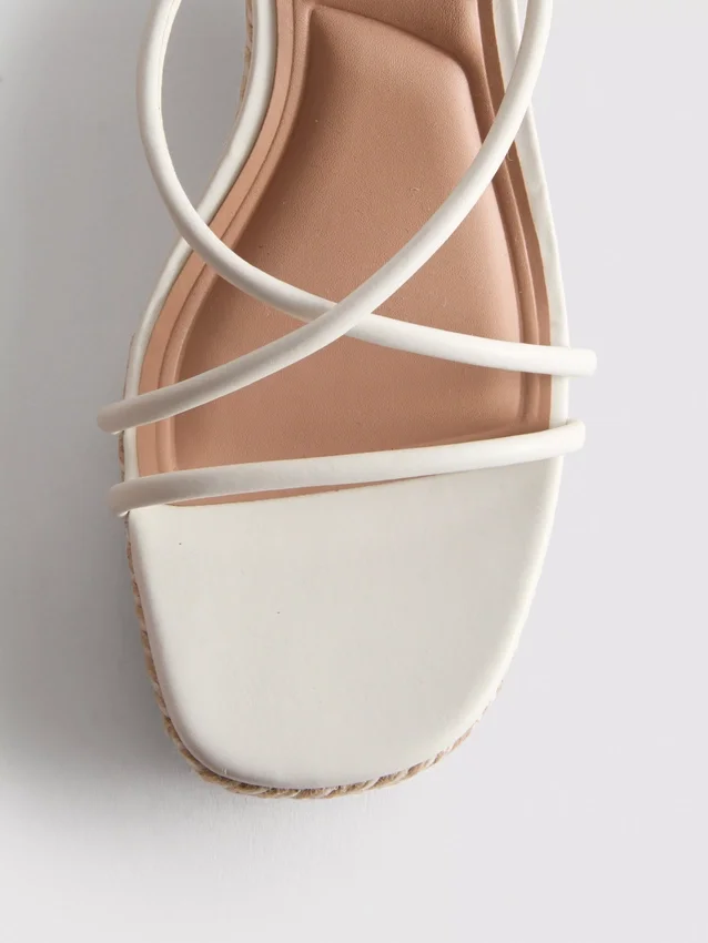 Espadrilhas de cunha com tiras