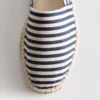 Espadrilhas sem atacadores às riscas