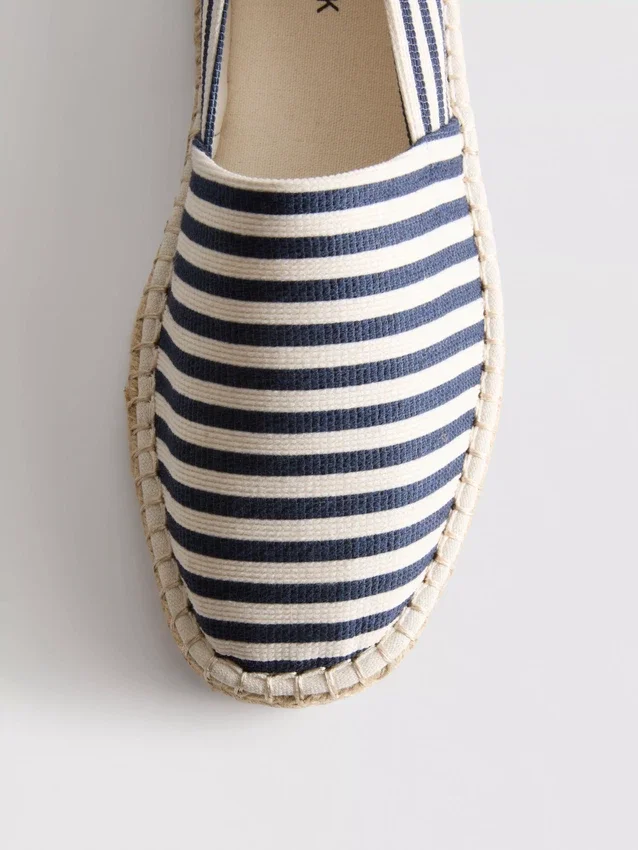 Espadrilhas sem atacadores às riscas