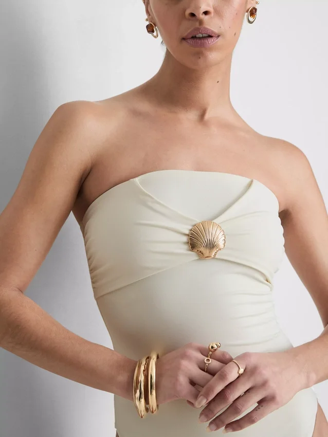 Fato de banho bandeau com detalhes em conchas