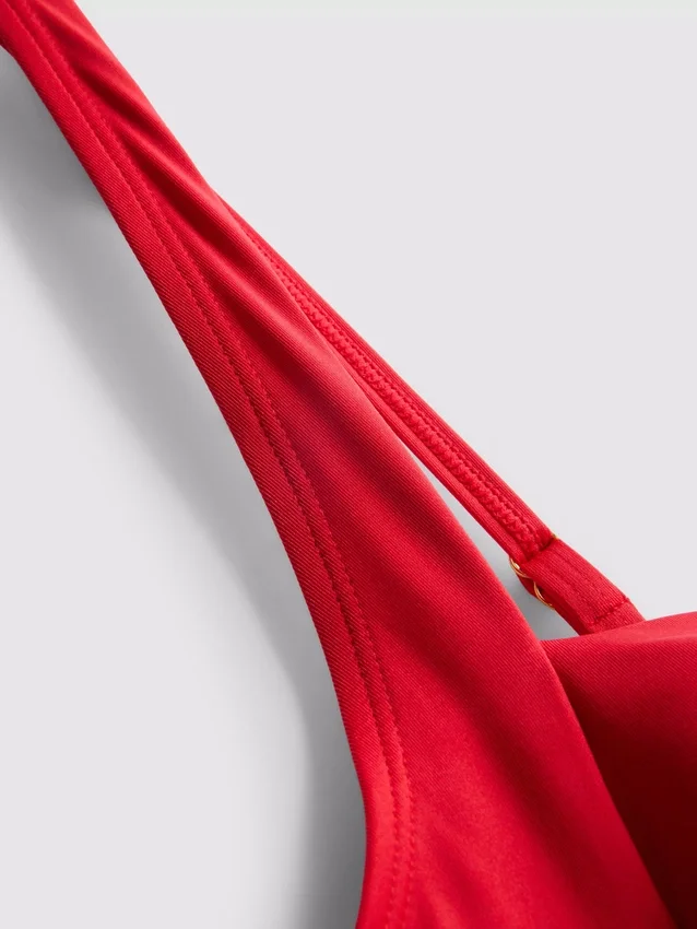 Fato de banho modelador com detalhes drapeados