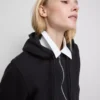 Hoodie essencial com fecho de correr