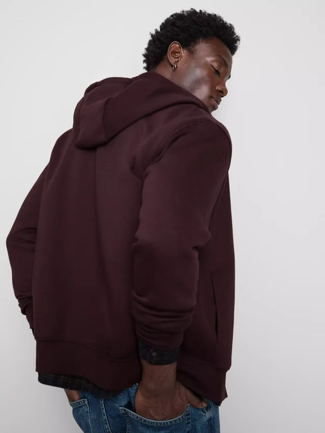Hoodie essencial com fecho de correr