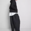 Hoodie essencial com fecho de correr