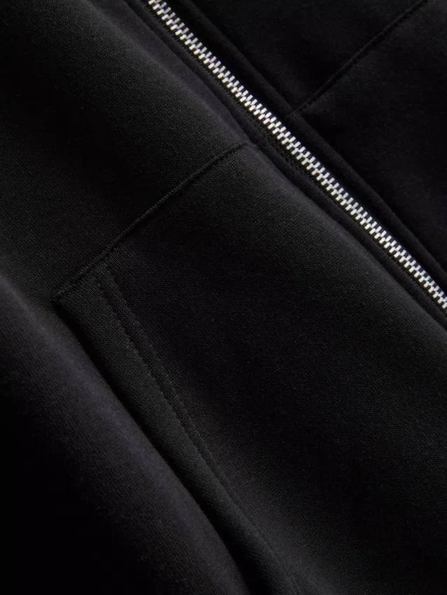 Hoodie essencial com fecho de correr