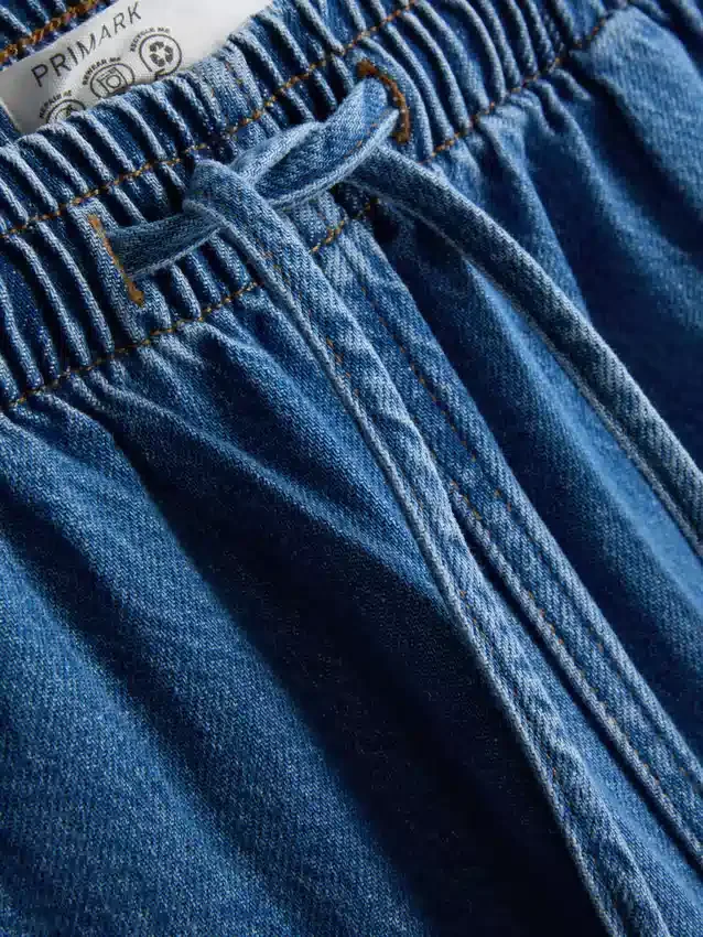 Jeans de algodão com corte afunilado