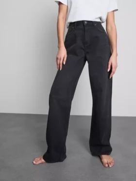 Jeans de cintura alta e perna reta