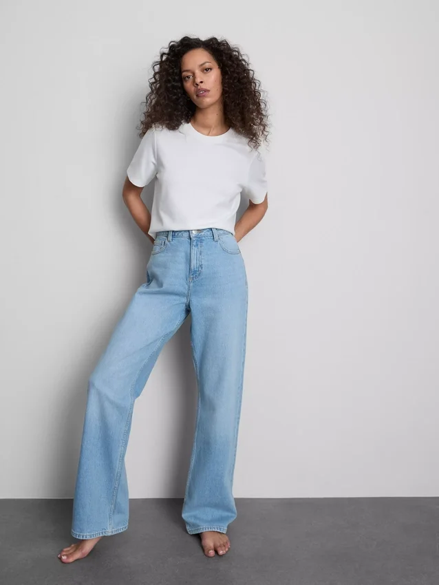 Jeans de cintura alta e perna reta