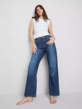Jeans de cintura alta e perna reta