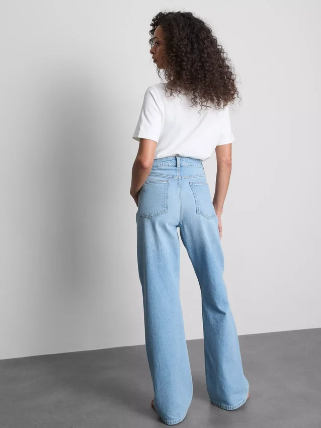 Jeans de cintura alta e perna reta