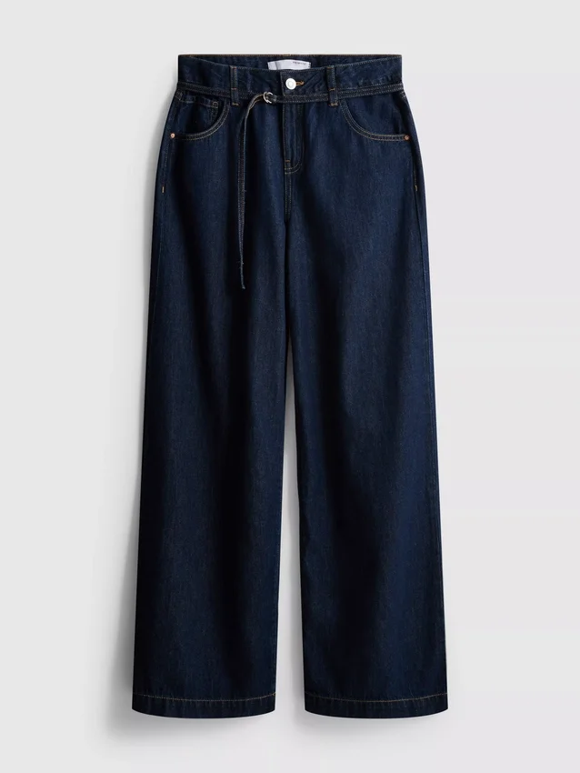 Jeans de cintura média, com cinto e perna larga