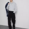 Jeans de cintura média, corte reto e estilo descontraído