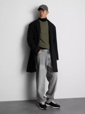 Jeans de cintura média, corte reto e estilo descontraído