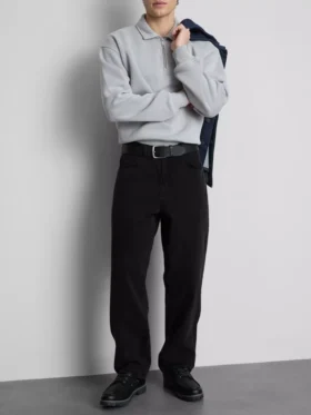 Jeans de cintura média, corte reto e estilo descontraído