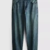 Jeans de cintura média, corte reto e estilo descontraído