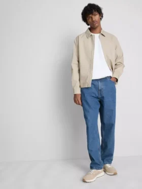 Jeans de cintura média e corte descontraído