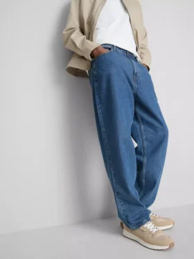 Jeans de cintura média e corte descontraído