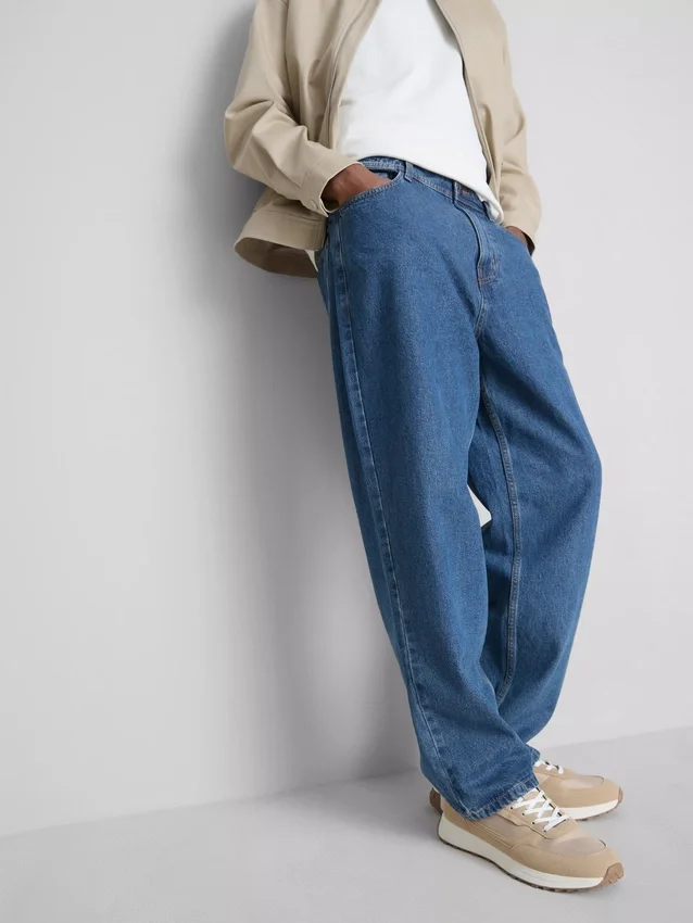Jeans de cintura média e corte descontraído