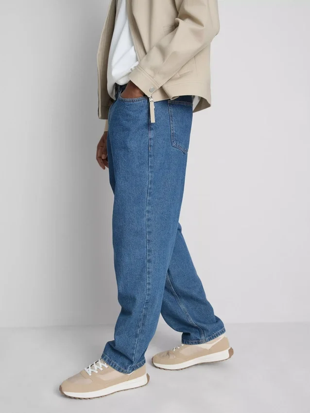 Jeans de cintura média e corte descontraído