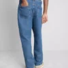 Jeans de cintura média e corte descontraído