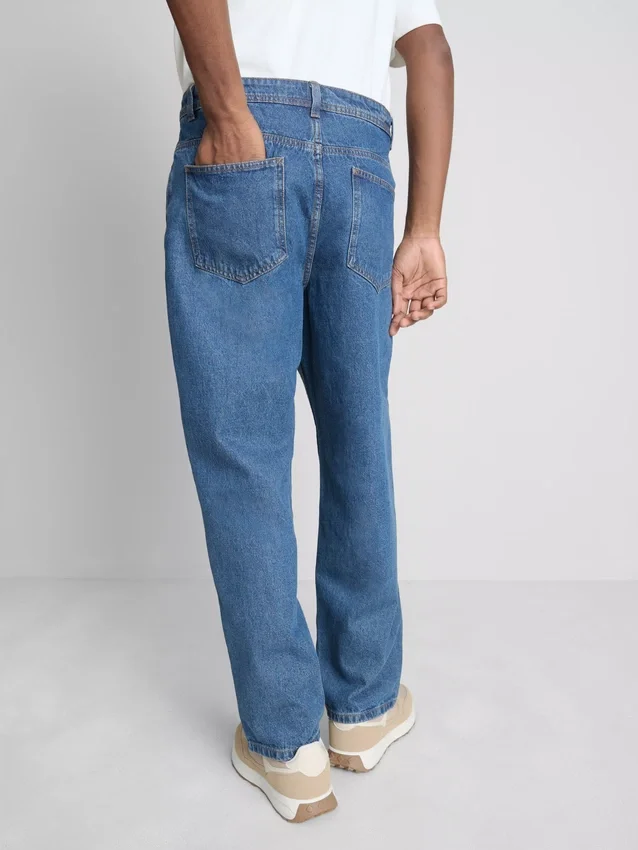 Jeans de cintura média e corte descontraído