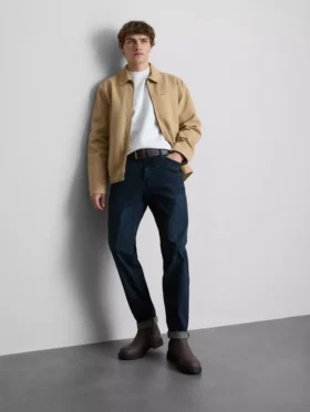 Jeans de cintura média e corte justo