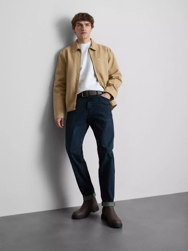 Jeans de cintura média e corte justo