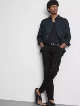 Jeans de cintura média e corte justo