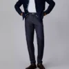 Jeans de cintura média e corte justo