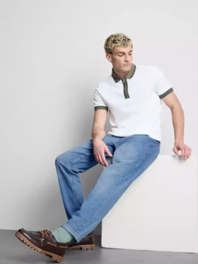 Jeans de cintura média e corte justo