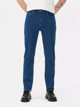 Jeans de cintura média e corte justo