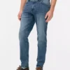 Jeans de cintura média e corte justo