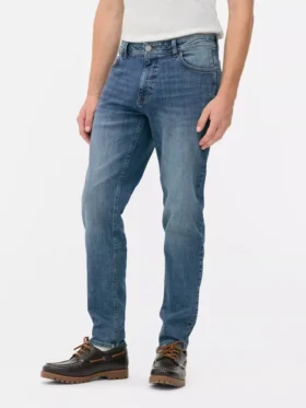 Jeans de cintura média e corte justo