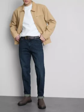 Jeans de cintura média e corte justo
