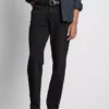 Jeans de cintura média e corte justo
