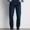 Jeans de cintura média e corte justo
