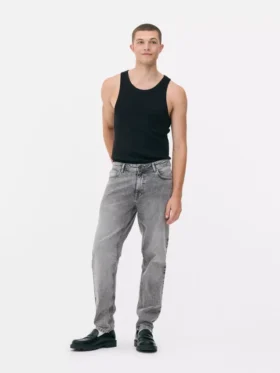 Jeans de cintura média e corte justo