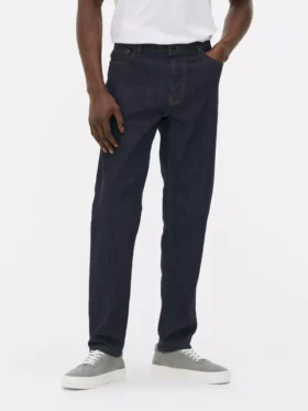 Jeans de cintura média e corte justo
