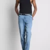 Jeans de cintura média e corte justo