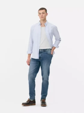 Jeans de cintura média e corte justo