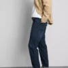Jeans de cintura média e corte justo