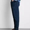 Jeans de cintura média e corte justo